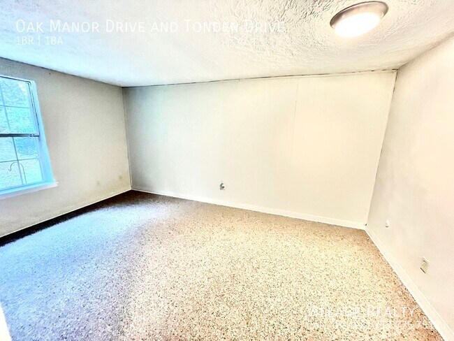 Building Photo - FEW STEPS, No one above or below! Cozy 1-B...