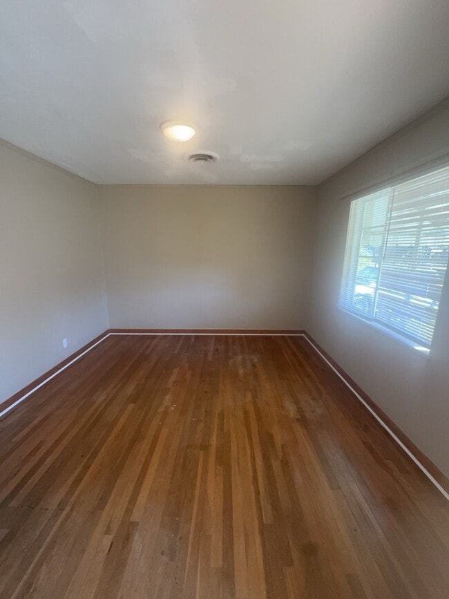 Building Photo - 316 Woody Dr