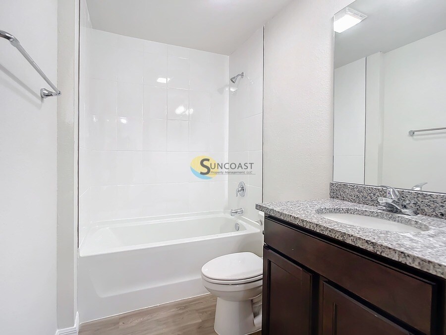 Building Photo - 1017 NE 6th Ave