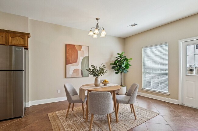 Building Photo - 3BR/2.5BA Townhome — Garage + Backyard — Great Schools