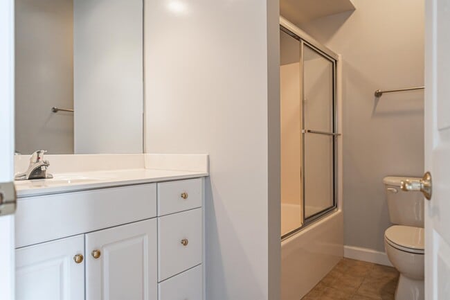 Building Photo - 1733 Woodbrooke Dr