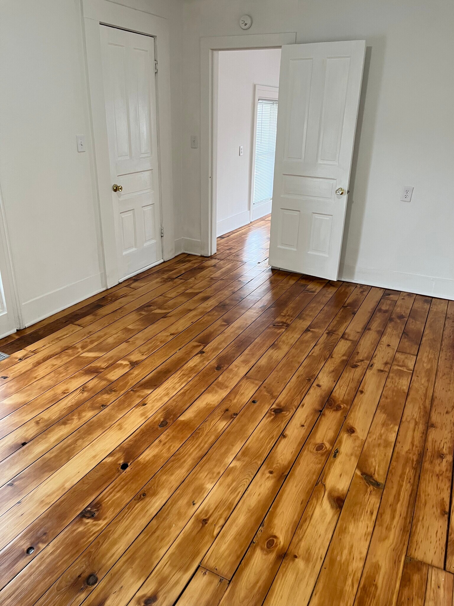 Building Photo - 305 N Main St