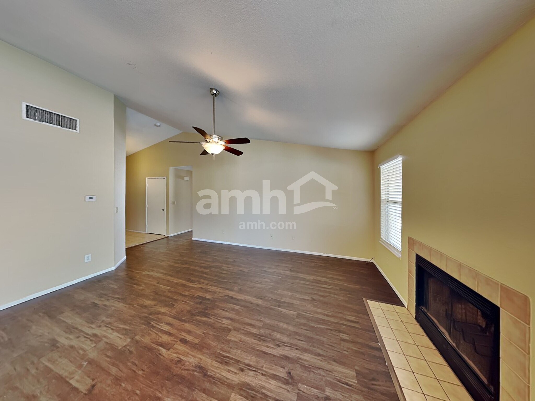 Building Photo - 9915 E Paseo Juan Tabo