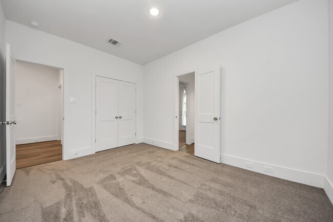 Building Photo - 7502 B Carver Rd