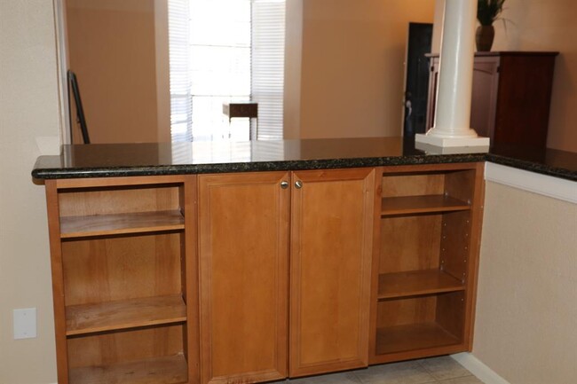 Building Photo - 2255 Braeswood Park Dr