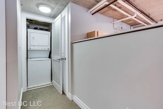 Building Photo - Loft Style Two bedroom W/Parking & Storage Included, Over 1,000 Square Feet!