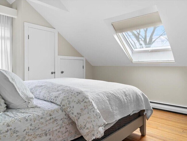 Building Photo - 20-24 Perry St