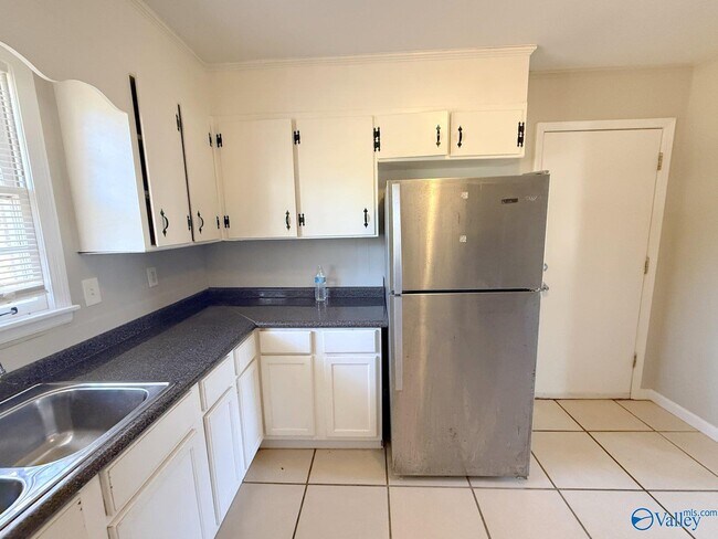 Building Photo - 1729 Laverne Dr NW