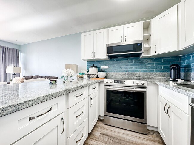 Building Photo - Fully Furnished Waikiki Condo with Direct Ocean Views, Parking, Central A/C