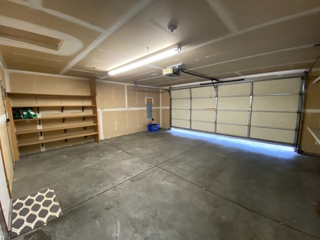 Building Photo - 8807 W Bonnie Ave