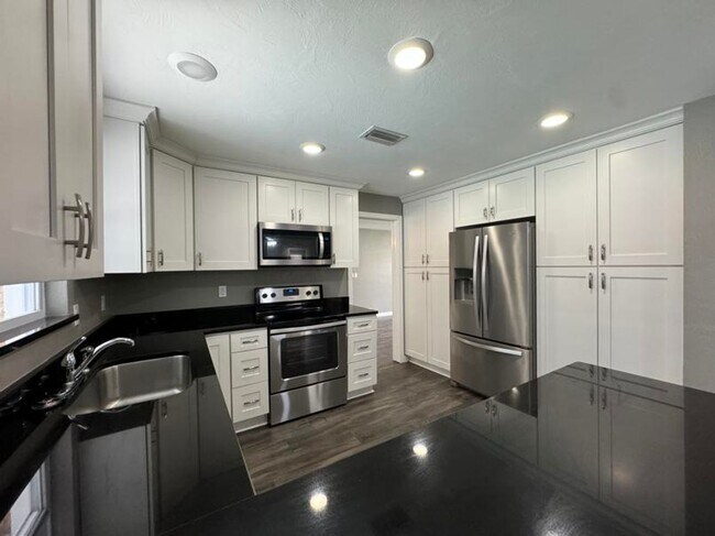 Building Photo - 3/2 Ormond Beach Pool Home