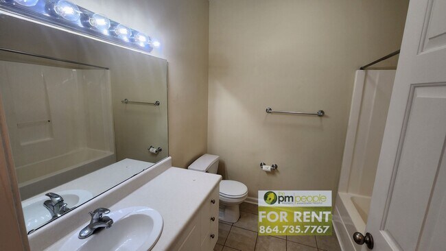 Building Photo - 3/2 Condo in Great Greenville Location!