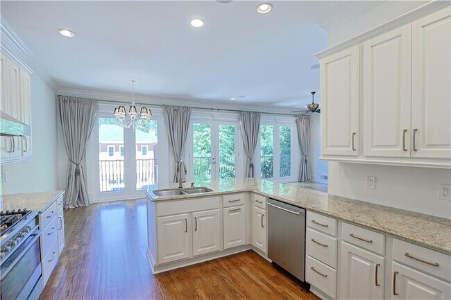 Building Photo - 1296 Lenox Park Blvd NE