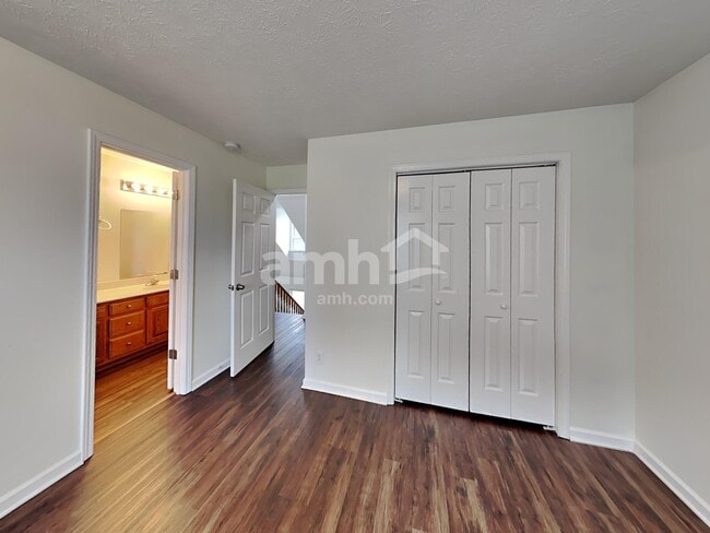 Building Photo - 204 Creekwood Dr