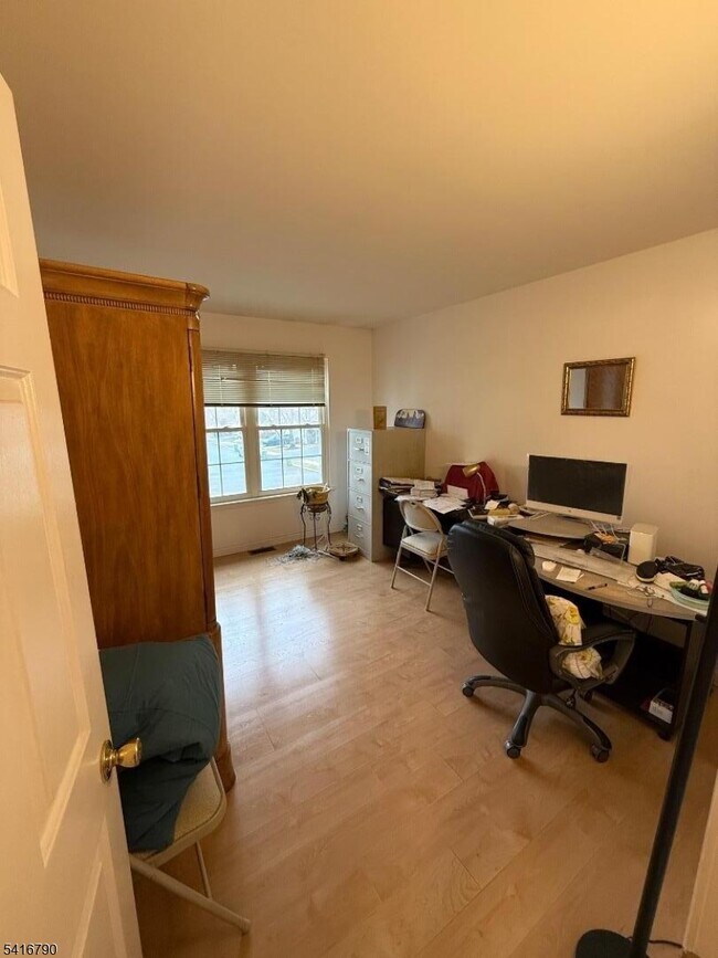 Building Photo - 195 Matlook Pl