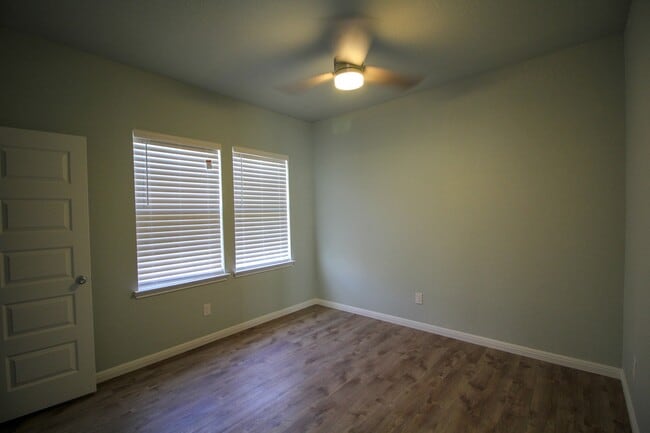 Building Photo - Downtown 3 bedroom 2 bath gorgeous remodel