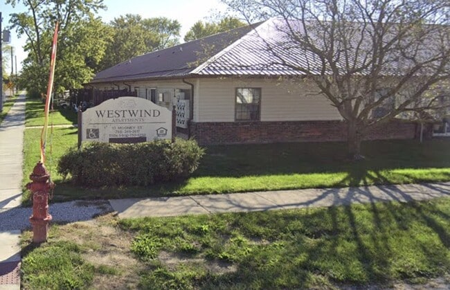 Building Photo - 700 W Main St