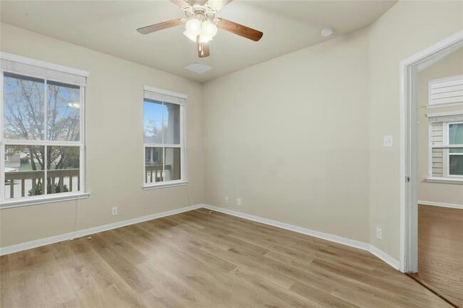 Building Photo - 930 Alamo Plaza Dr