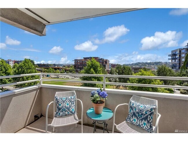 Building Photo - 2bd/1.75ba Seattle Condo
