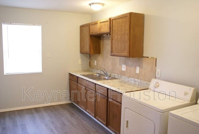 Building Photo - 2511 Rosalie St