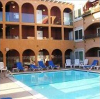 Building Photo - 840 Turquoise St