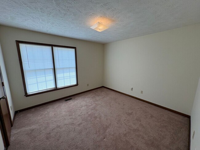 Building Photo - 5837 Maidstone Ln