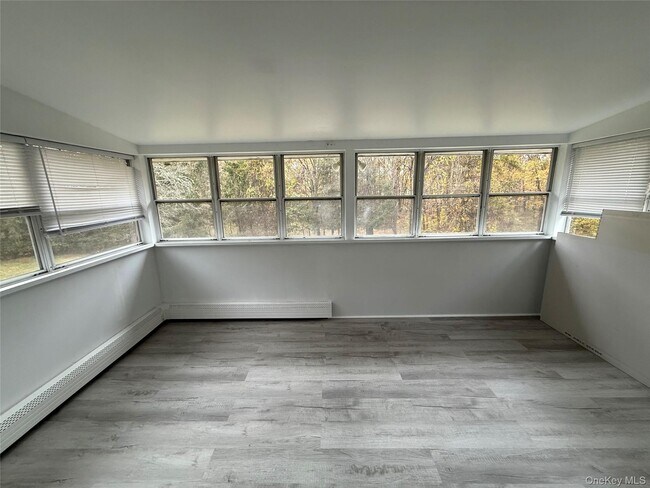 Building Photo - 487 N Elting Corners Rd