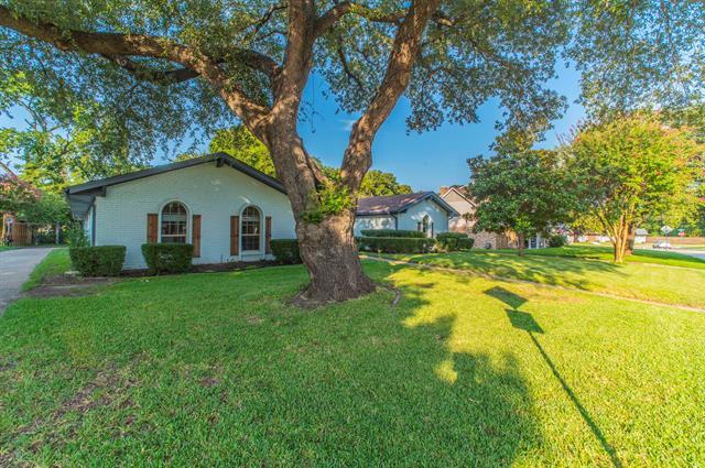 Building Photo - 2605 Briarwood Dr