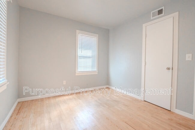 Building Photo - 4712 N Sterling Ave