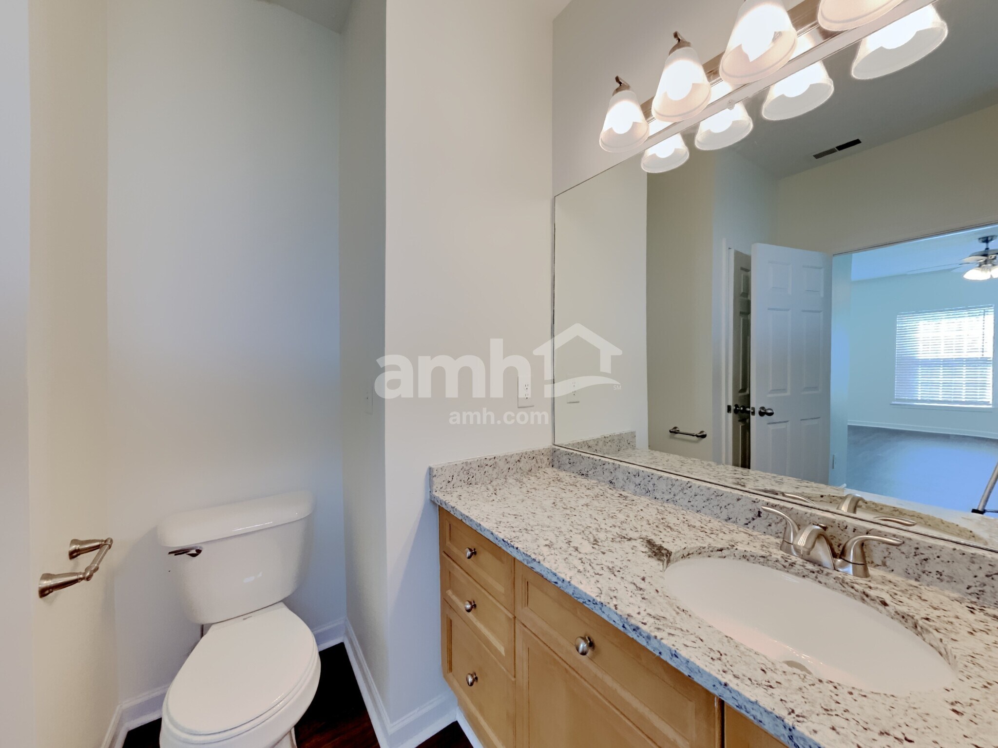 Building Photo - 432 Creekside Ln