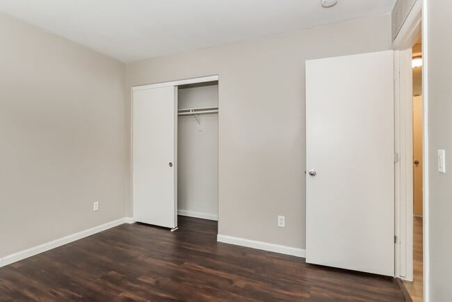 Building Photo - 339 S Travis