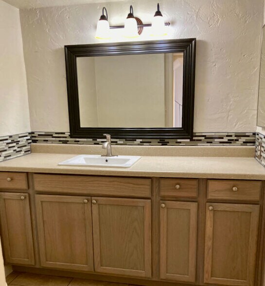 downstairs bath - 3416 N 44th St