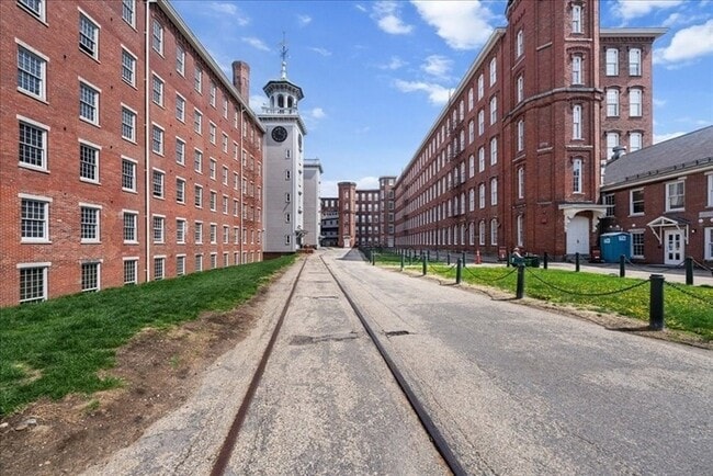 Building Photo - Stylish Industrial Loft with Exposed Brick, High Ceilings & Modern Kitchen