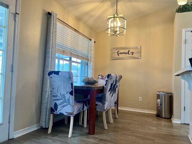 Building Photo - 318 Riverchase Blvd