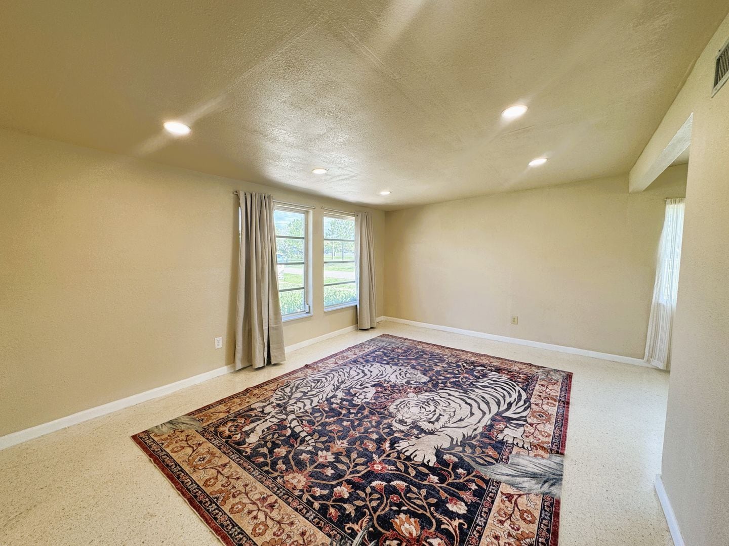 Building Photo - Beautifully Renovated 2 Bedroom + Bonus Room Home on a Corner Lot in North Port!