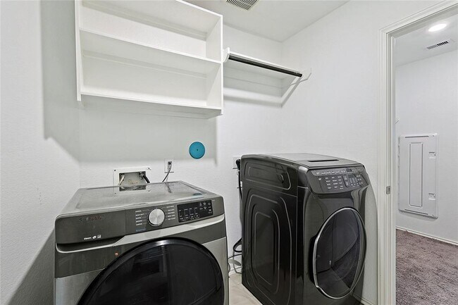Building Photo - 4811 Sierra Ridge Dr