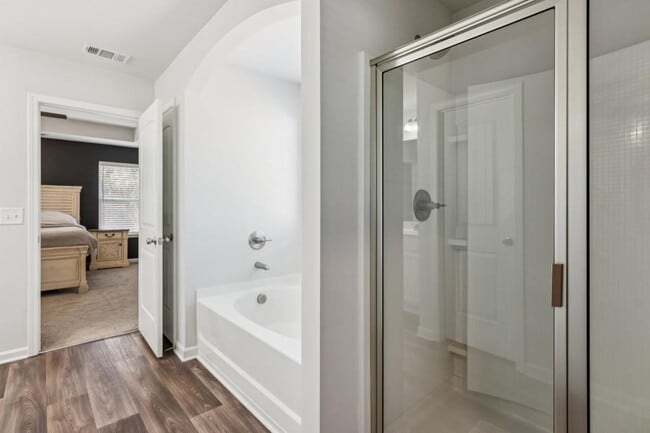 Building Photo - 566 Skye Dr