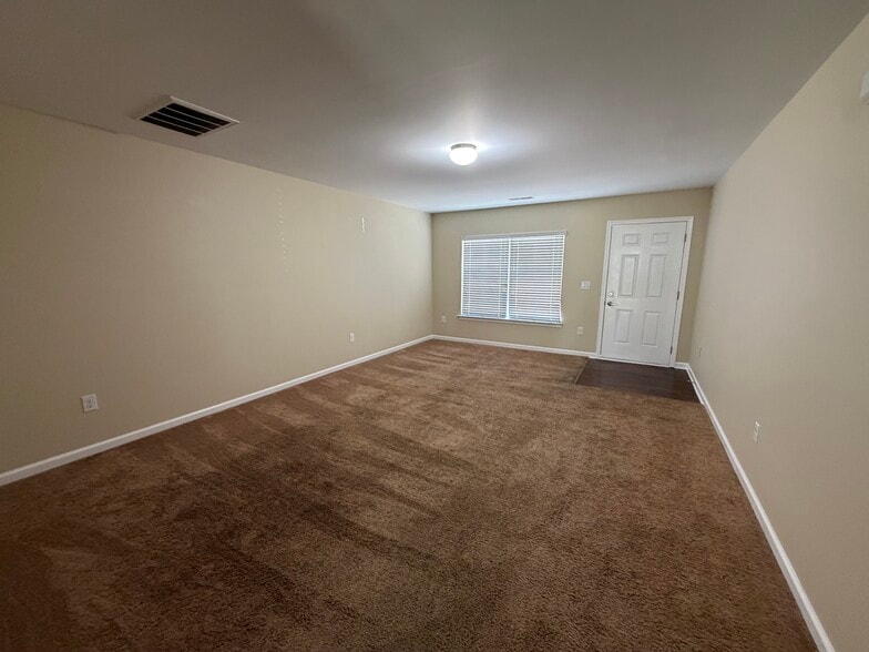 Building Photo - 3556 Jetstream Dr NW