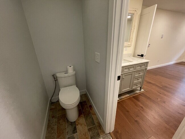 Building Photo - Spacious 2-Bed, 2-Bath Condo in Spokane's ...