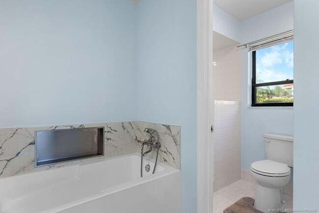 Building Photo - 2386 SW Creekside Dr