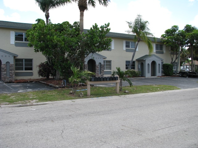 Building Photo - Warwick Circle Apartments