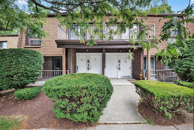 Building Photo - 424 Carpenter Ave
