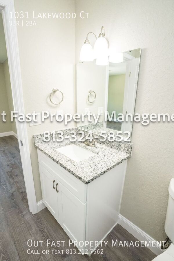 Building Photo - 1031 Lakewood Ct