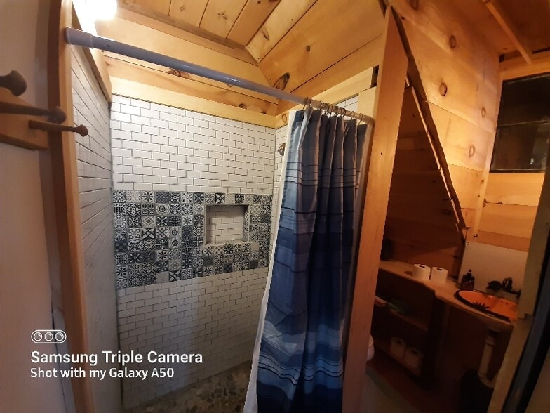 Building Photo - 12 Summerhaven Rd