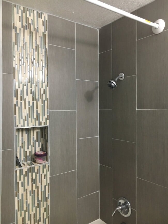 Building Photo - 2BR/1.5BA Remodeled Row Home in Westminster AVAIL 7/15
