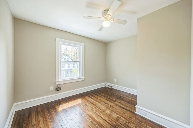 Building Photo - 725 Belmont Ave