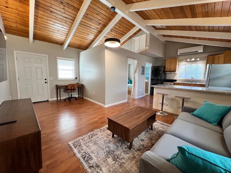 Building Photo - 527 Paopua Pl
