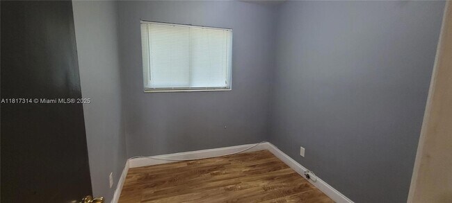 Building Photo - 15110 NE 9th Ct