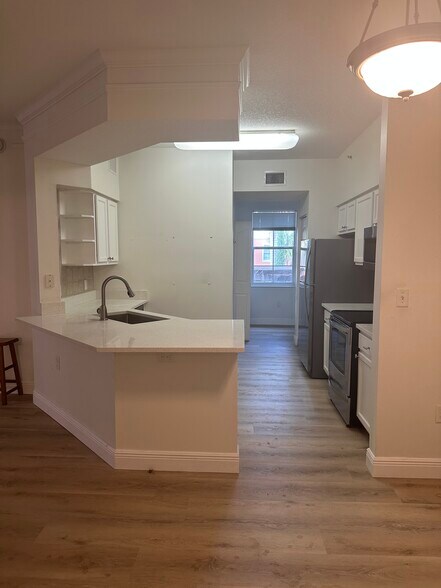 Building Photo - 9873 Baywinds Dr