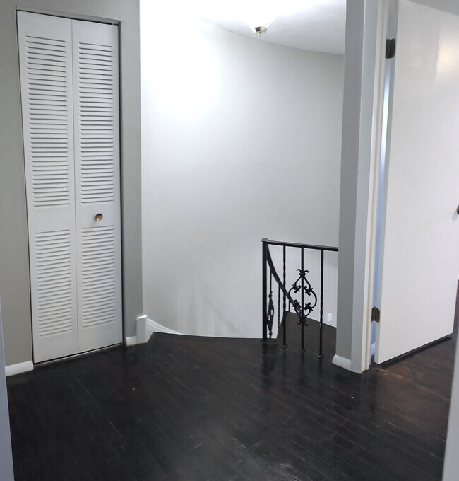 Building Photo - 24496 Clareshire Dr
